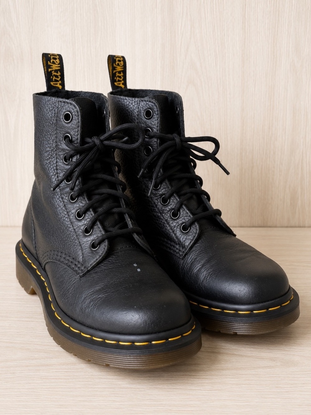 Dr. Martens Pascal Black Leather 8-
Eye Lace Up Combat Boots
Women's US 6 UK 4